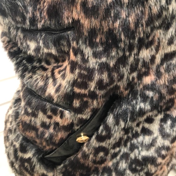 COOGi Faux fur vest  leather trim - Picture 4 of 7